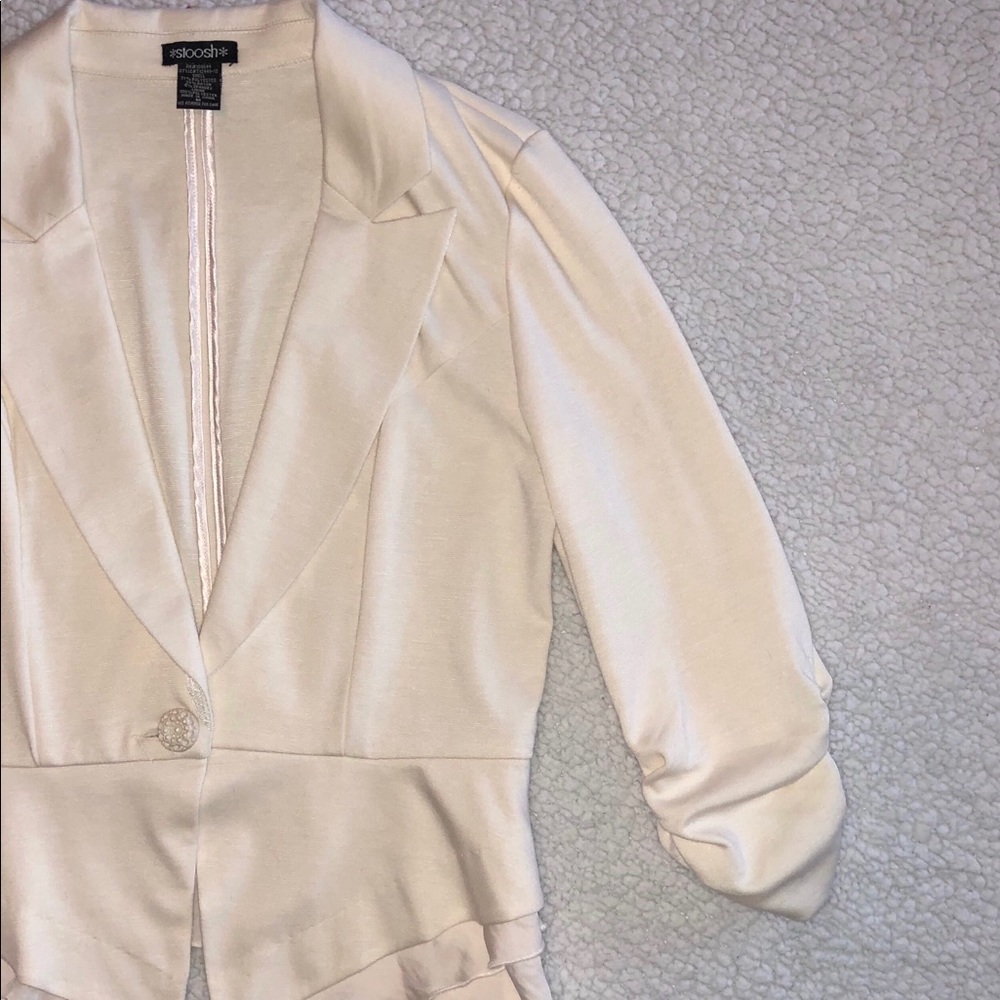 Medium cream ruffle blazer